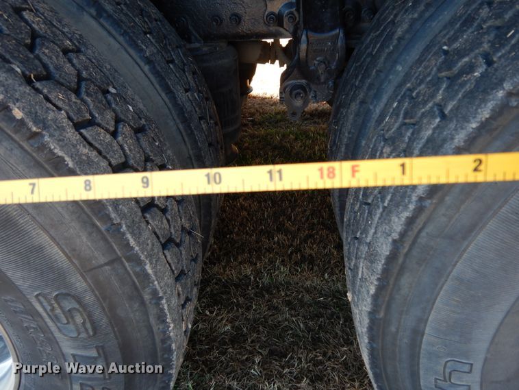 image for item DJ6733 2006 Volvo VN  dump truck