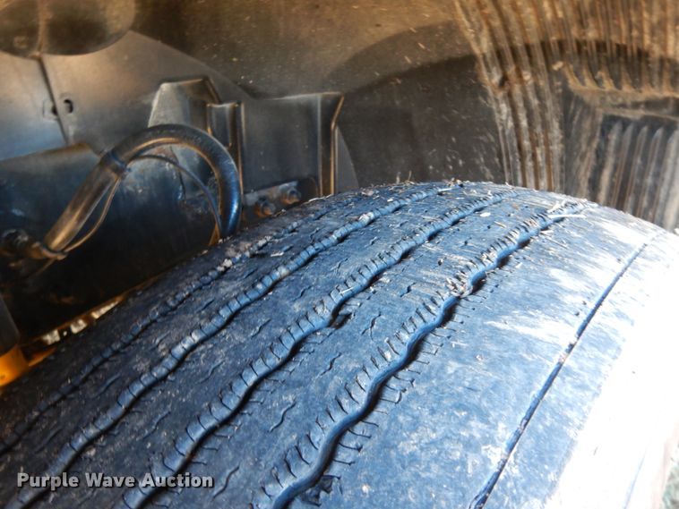 image for item DJ6733 2006 Volvo VN  dump truck