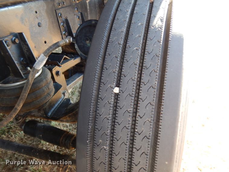 image for item DJ6733 2006 Volvo VN  dump truck