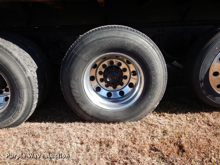 image for item DJ6733 2006 Volvo VN  dump truck