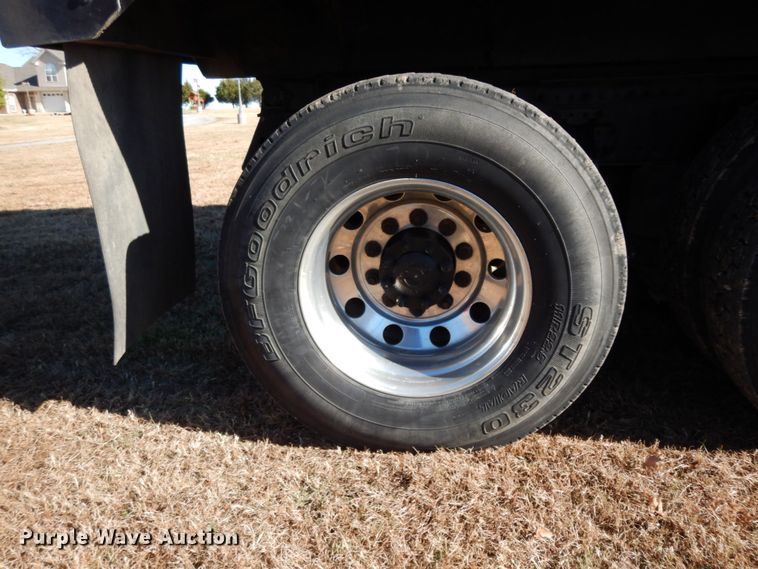 image for item DJ6733 2006 Volvo VN  dump truck