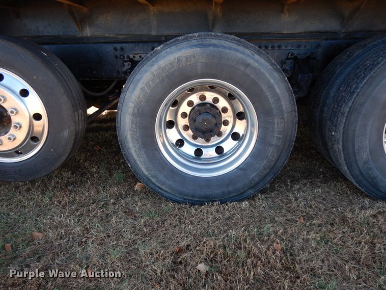 image for item DJ6733 2006 Volvo VN  dump truck