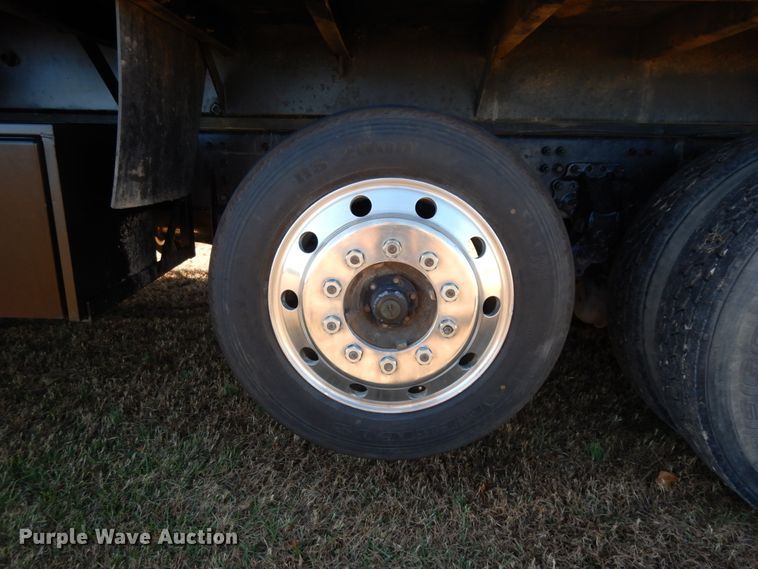 image for item DJ6733 2006 Volvo VN  dump truck