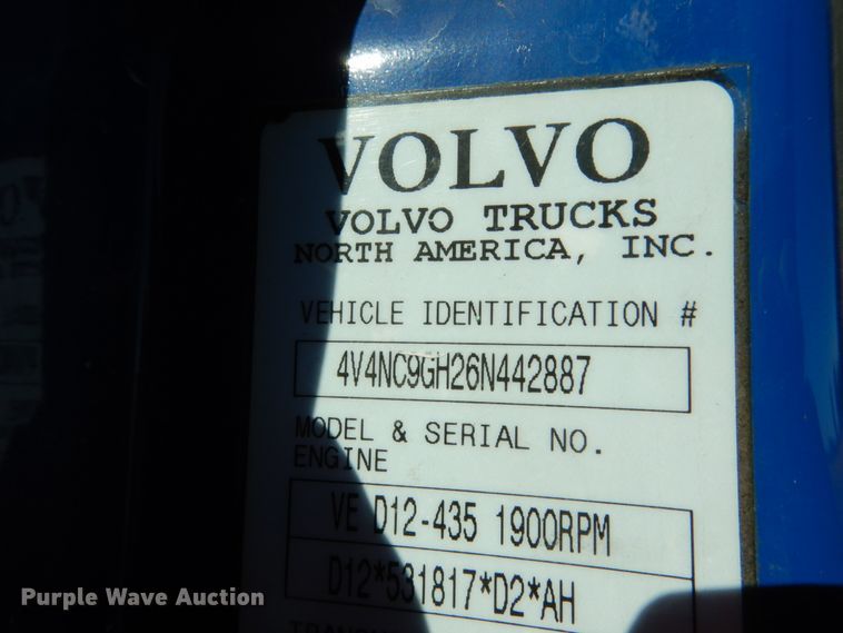 image for item DJ6733 2006 Volvo VN  dump truck