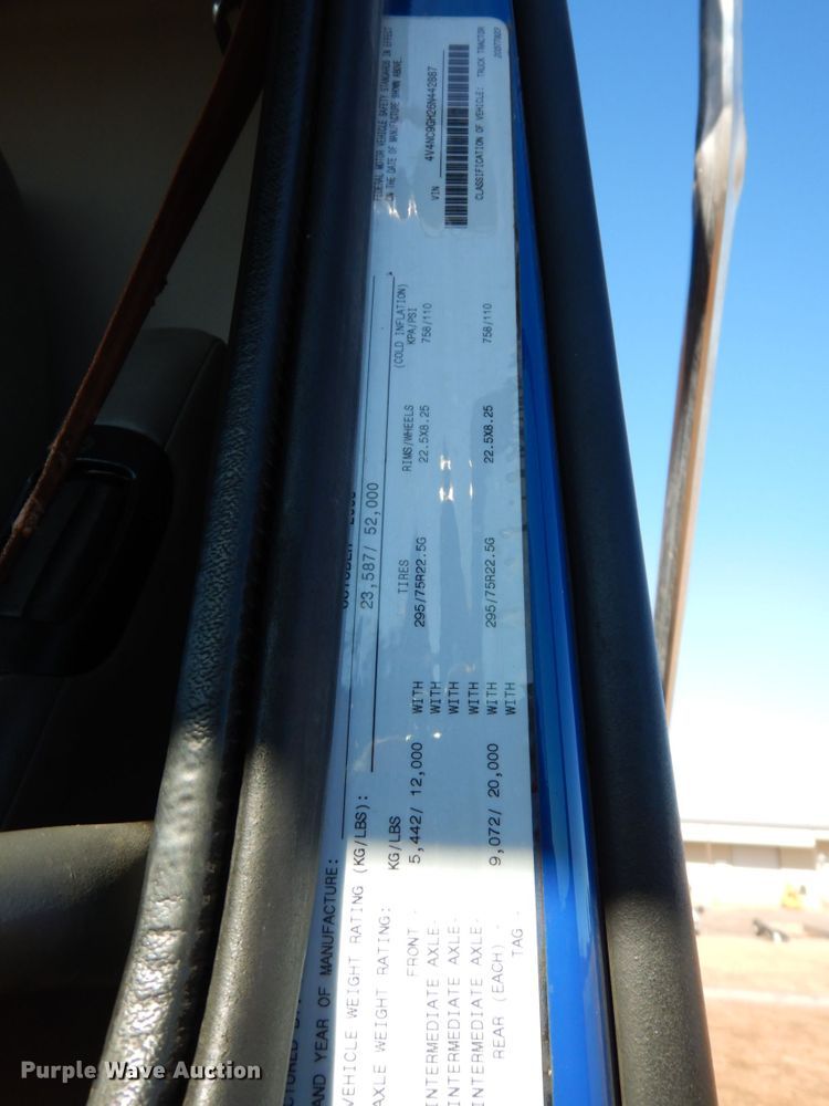 image for item DJ6733 2006 Volvo VN  dump truck