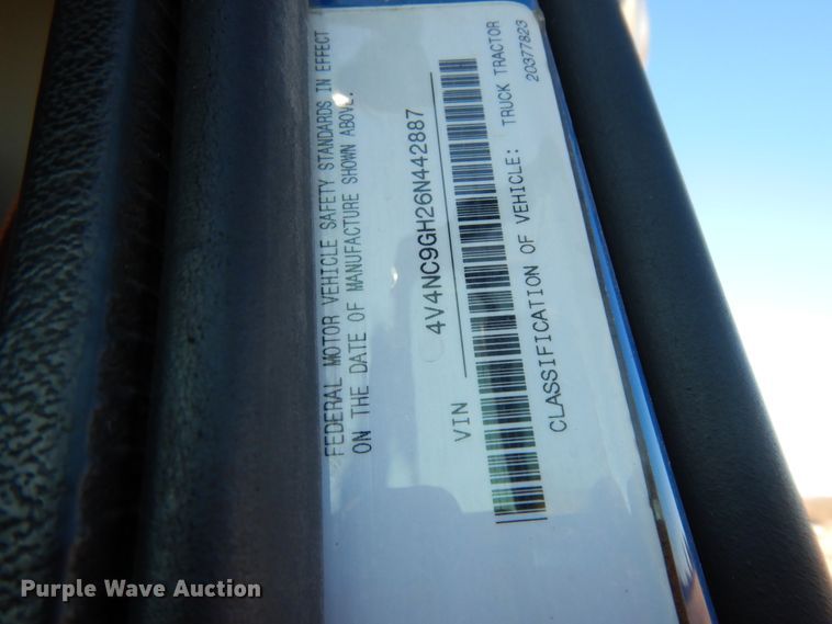 image for item DJ6733 2006 Volvo VN  dump truck