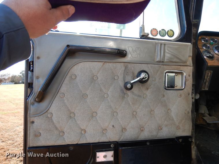 image for item DJ6734 1996 Western Star 4964F  dump truck