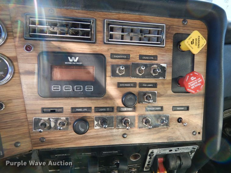 image for item DJ6734 1996 Western Star 4964F  dump truck