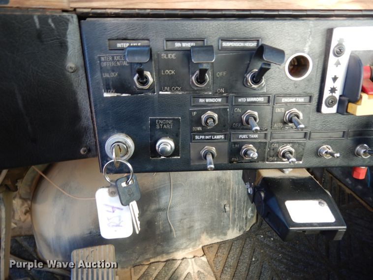 image for item DJ6734 1996 Western Star 4964F  dump truck