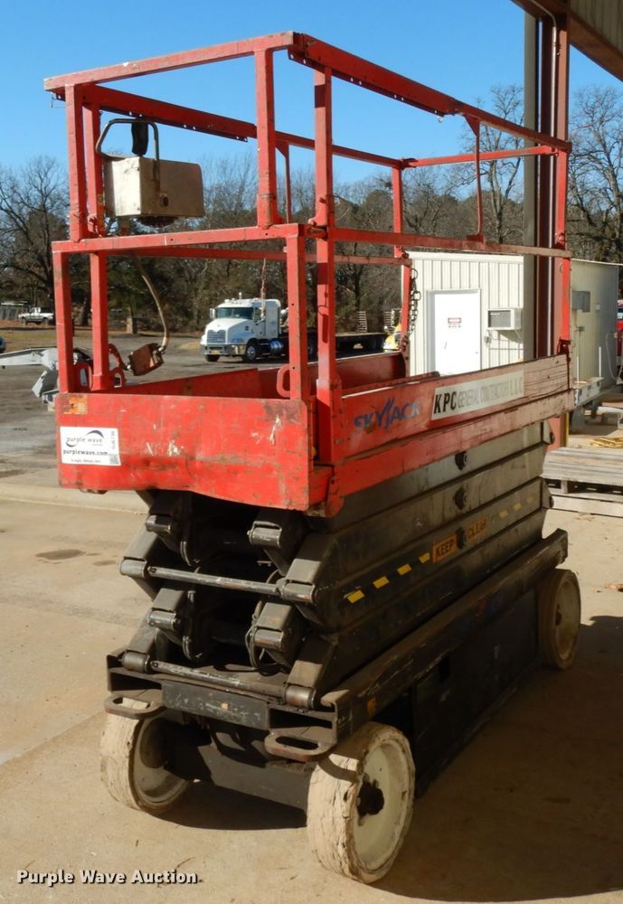 image for item DJ6736 Sky Jack  scissor lift
