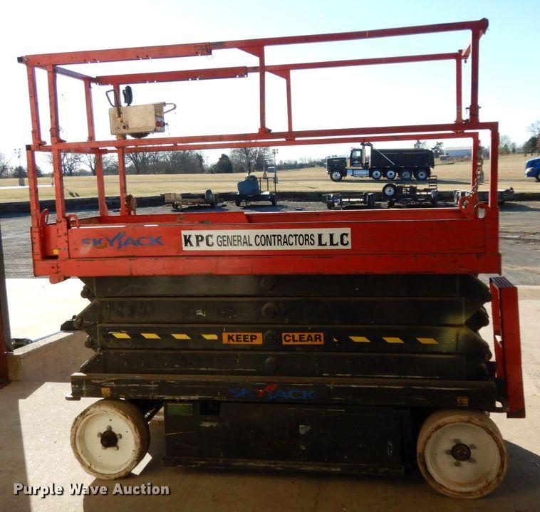 image for item DJ6736 Sky Jack  scissor lift