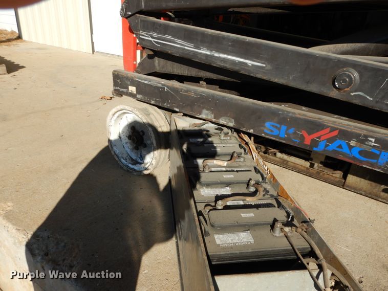 image for item DJ6736 Sky Jack  scissor lift