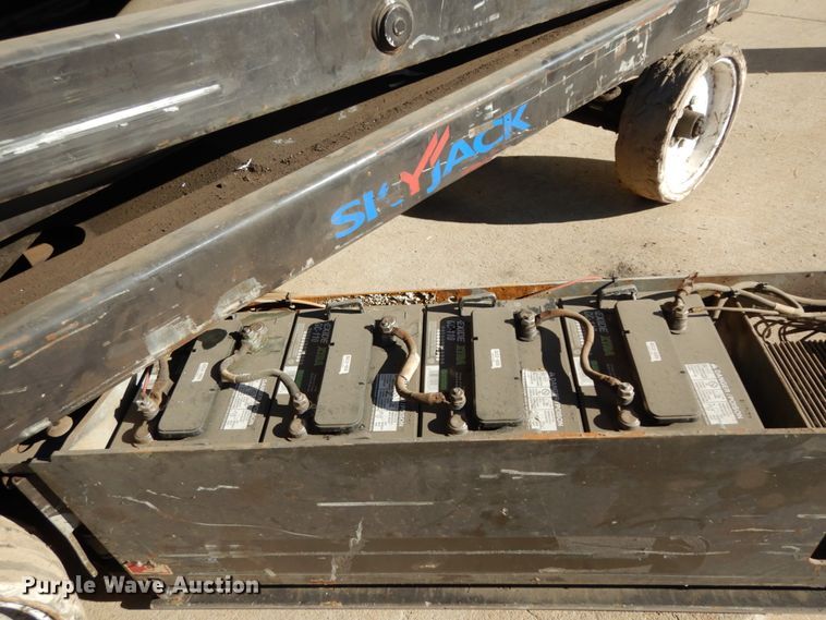 image for item DJ6736 Sky Jack  scissor lift