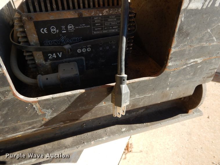 image for item DJ6736 Sky Jack  scissor lift