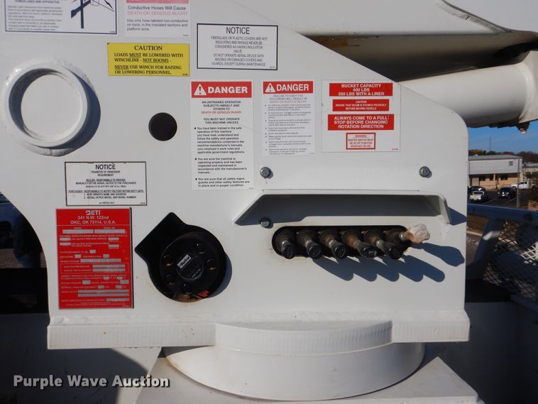 image for item DJ8528 2015 Dodge Ram 5500  bucket truck