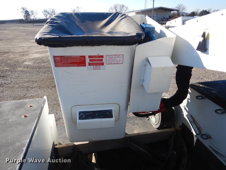 image for item DJ8528 2015 Dodge Ram 5500  bucket truck