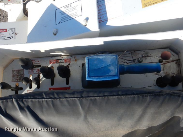 image for item DJ8528 2015 Dodge Ram 5500  bucket truck