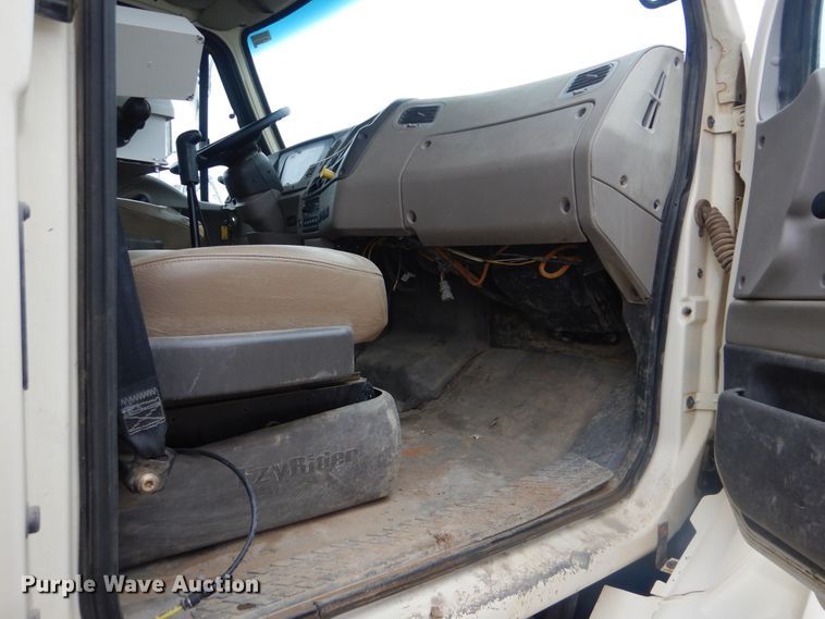 image for item DJ8539 2007 Sterling L-Line  water truck