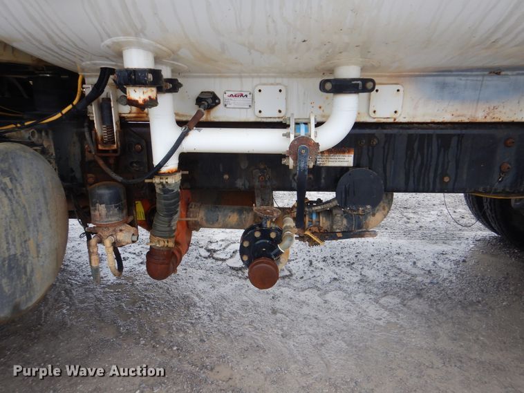 image for item DJ8539 2007 Sterling L-Line  water truck