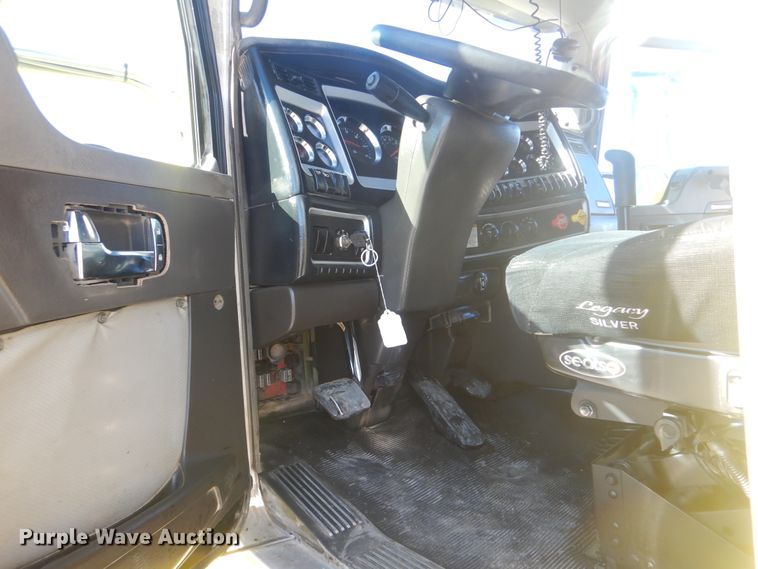 image for item DJ8543 2009 Kenworth T800  dump truck