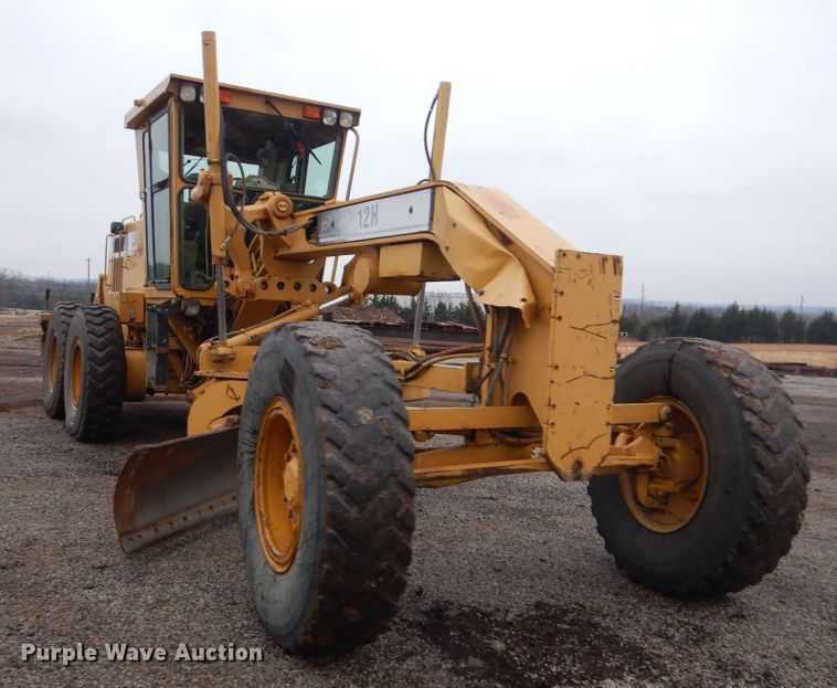 image for item DJ8544 1999 Caterpillar 12H  motor grader