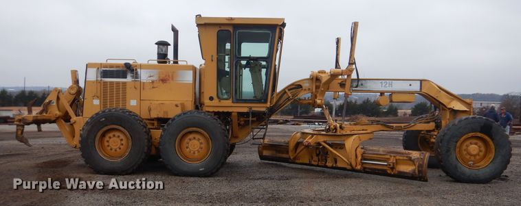 image for item DJ8544 1999 Caterpillar 12H  motor grader