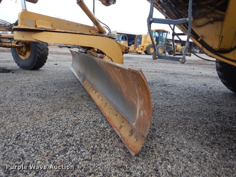 image for item DJ8544 1999 Caterpillar 12H  motor grader