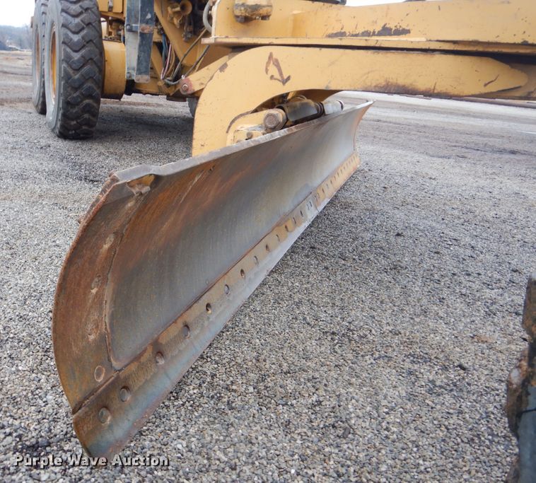 image for item DJ8544 1999 Caterpillar 12H  motor grader