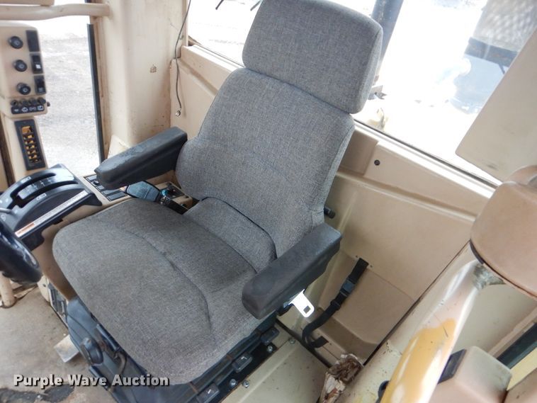 image for item DJ8544 1999 Caterpillar 12H  motor grader