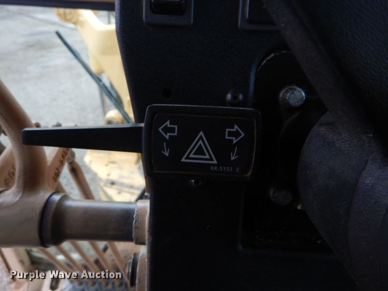 image for item DJ8544 1999 Caterpillar 12H  motor grader