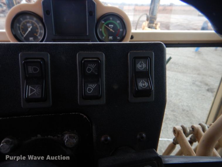 image for item DJ8544 1999 Caterpillar 12H  motor grader