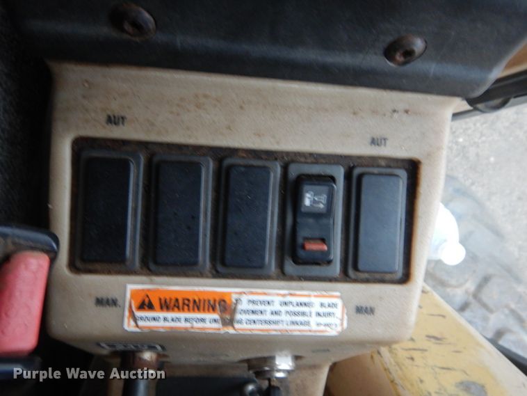 image for item DJ8544 1999 Caterpillar 12H  motor grader