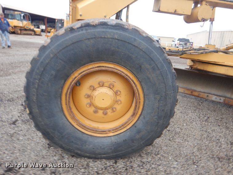 image for item DJ8544 1999 Caterpillar 12H  motor grader