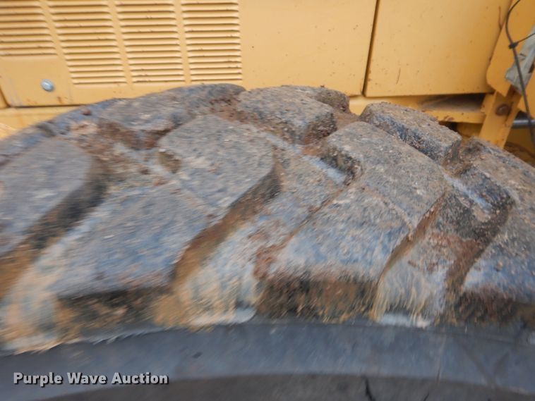 image for item DJ8544 1999 Caterpillar 12H  motor grader