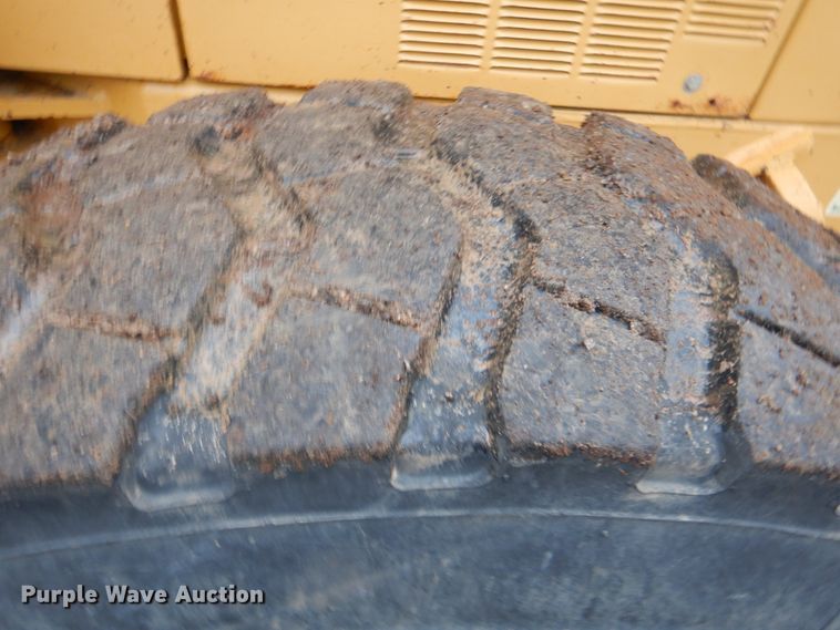 image for item DJ8544 1999 Caterpillar 12H  motor grader