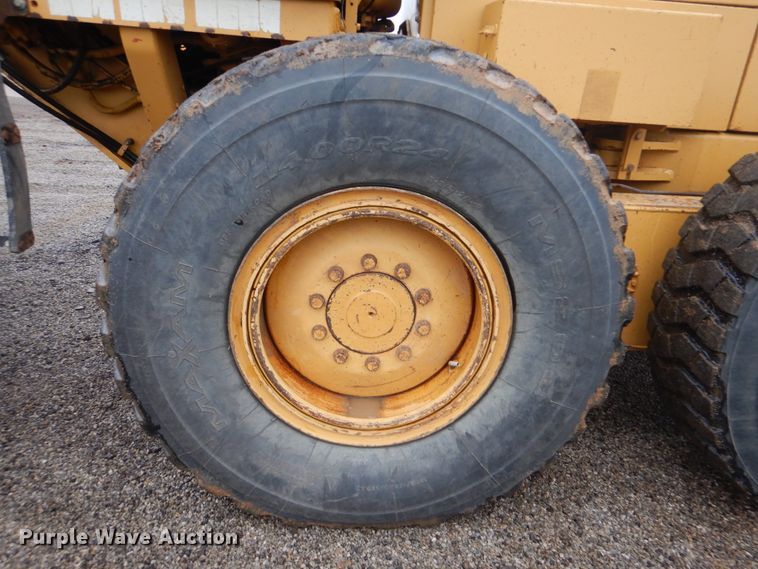 image for item DJ8544 1999 Caterpillar 12H  motor grader