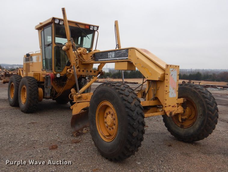 image for item DJ8546 1999 Caterpillar 12H  motor grader