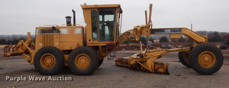 image for item DJ8546 1999 Caterpillar 12H  motor grader