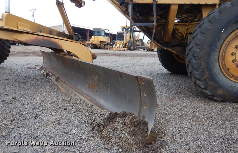 image for item DJ8546 1999 Caterpillar 12H  motor grader