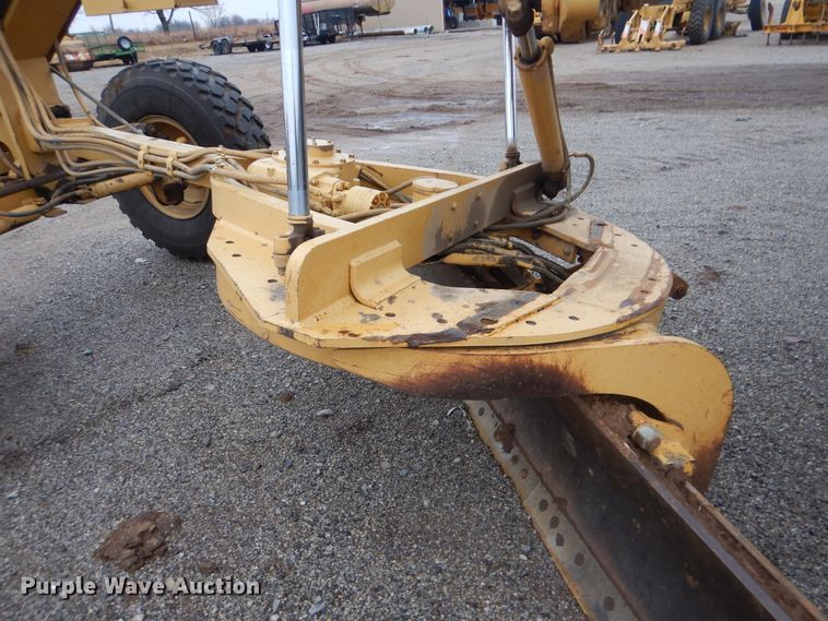 image for item DJ8546 1999 Caterpillar 12H  motor grader