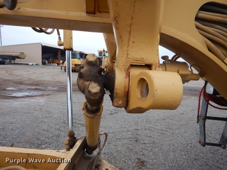 image for item DJ8546 1999 Caterpillar 12H  motor grader