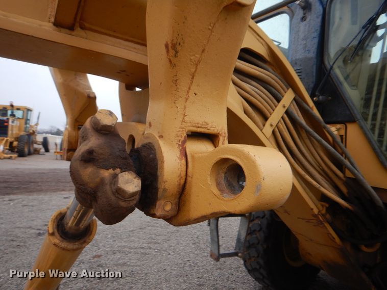 image for item DJ8546 1999 Caterpillar 12H  motor grader