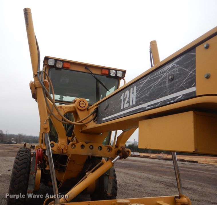 image for item DJ8546 1999 Caterpillar 12H  motor grader