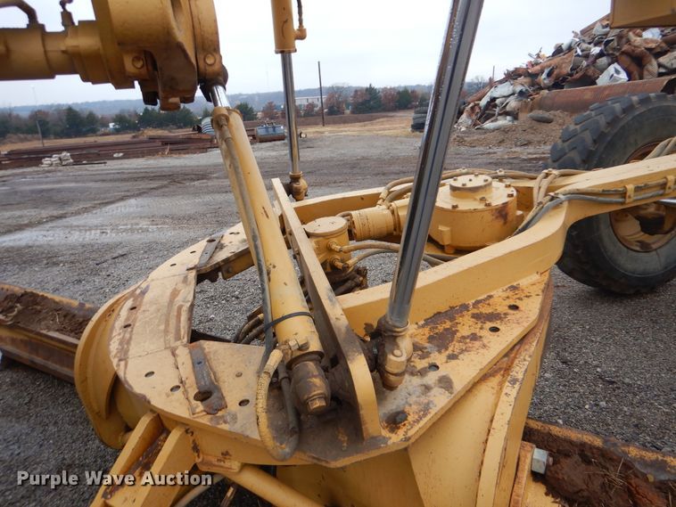 image for item DJ8546 1999 Caterpillar 12H  motor grader