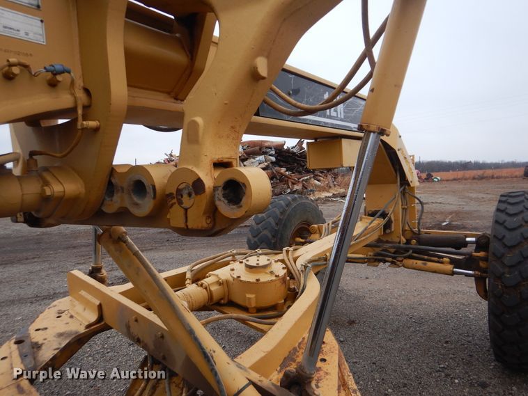 image for item DJ8546 1999 Caterpillar 12H  motor grader