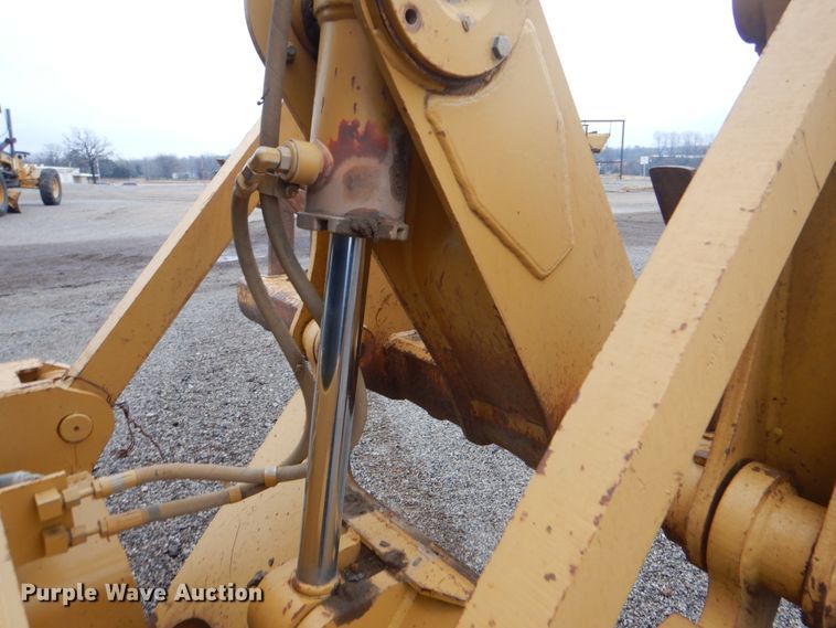 image for item DJ8546 1999 Caterpillar 12H  motor grader
