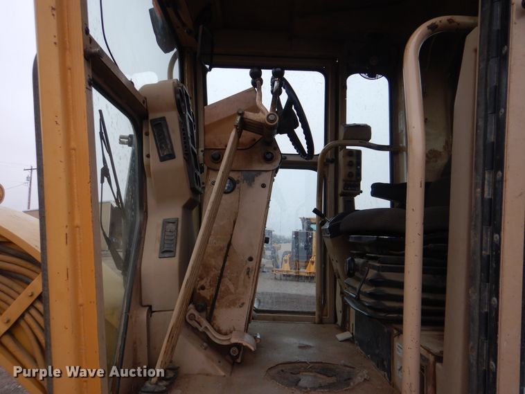 image for item DJ8546 1999 Caterpillar 12H  motor grader