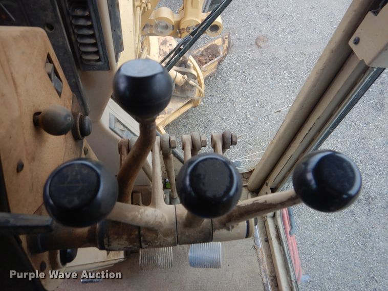 image for item DJ8546 1999 Caterpillar 12H  motor grader