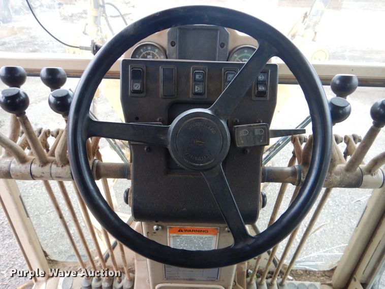 image for item DJ8546 1999 Caterpillar 12H  motor grader