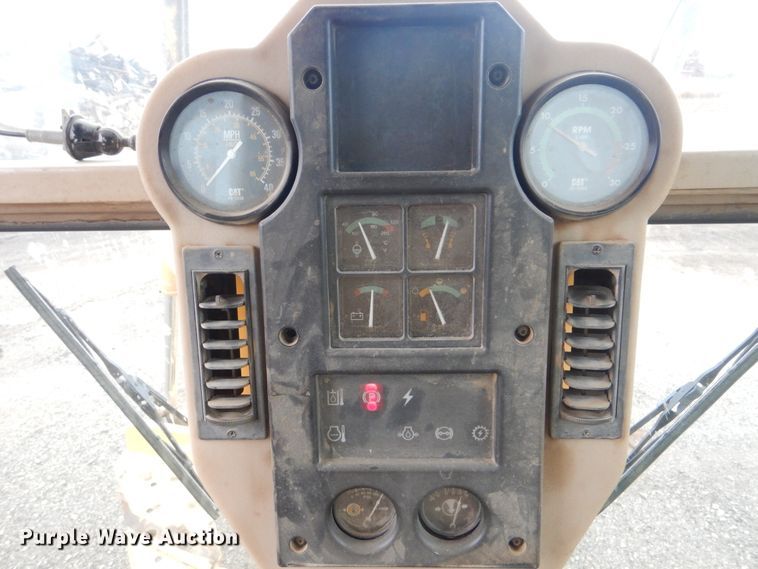 image for item DJ8546 1999 Caterpillar 12H  motor grader